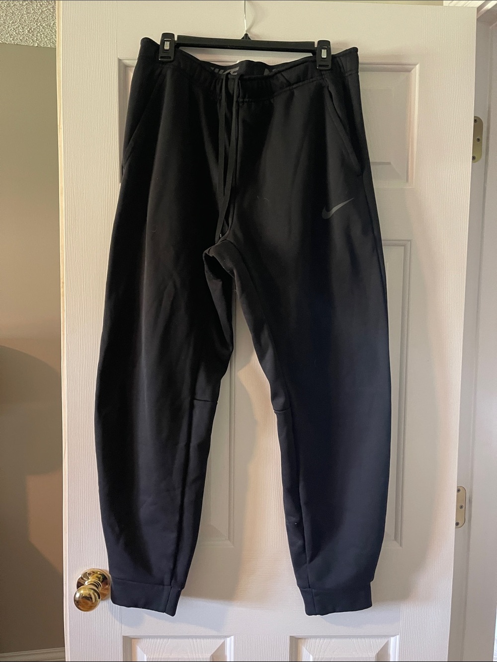 Nike Men's Black Performance Joggers with Subtle Swoosh